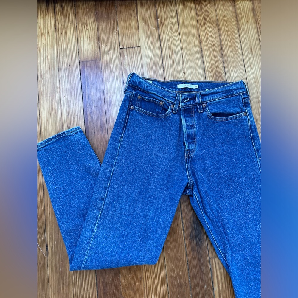 Levi’s “wedgie” straight legged jean, only worn once!